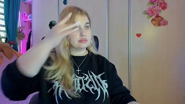 CoraSwon online show from February 19, 7:05 am