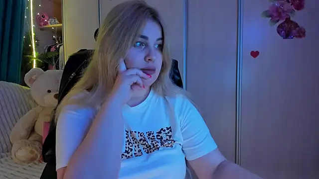 CoraSwon online show from March 5, 5:20 pm