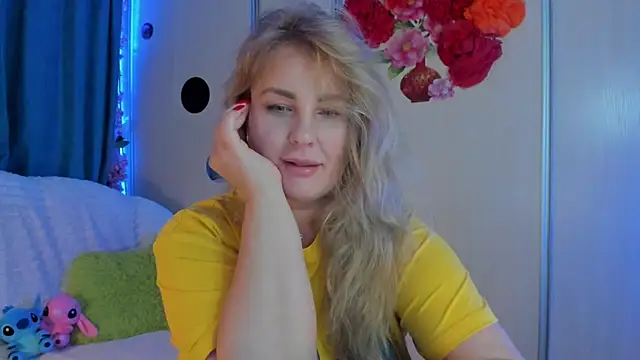 CoraSwon online show from September 24, 6:36 pm