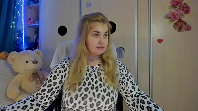 CoraSwon online show from March 2, 5:42 pm