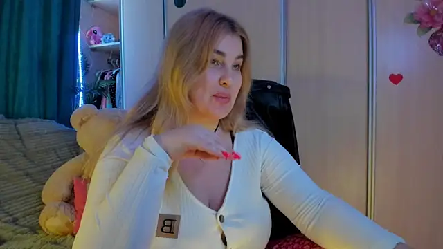 CoraSwon online show from March 6, 12:22 pm