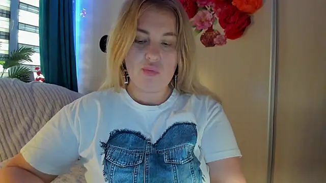 CoraSwon online show from October 20, 7:53 am