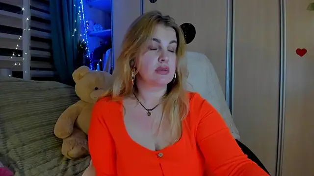 CoraSwon online show from March 24, 6:52 pm