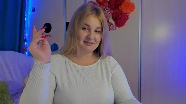 CoraSwon online show from September 22, 6:14 pm