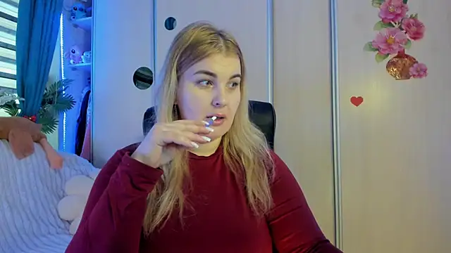 CoraSwon online show from February 17, 7:27 am