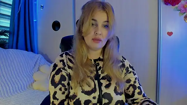 CoraSwon online show from November 19, 7:08 am