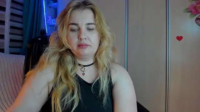 CoraSwon online show from March 29, 4:41 pm