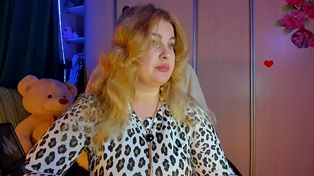 CoraSwon online show from March 19, 3:01 pm