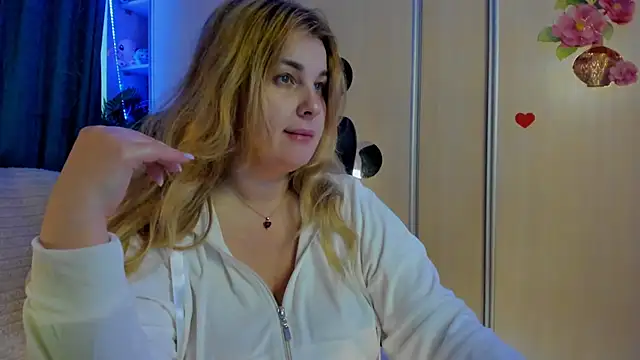 CoraSwon online show from April 14, 7:24 am