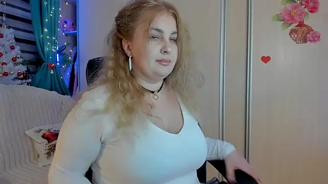 CoraSwon online show from December 20, 6:22 pm