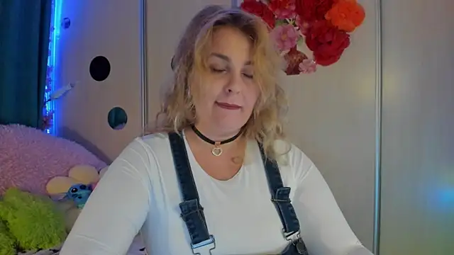 CoraSwon online show from September 15, 6:52 pm