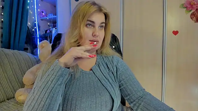 CoraSwon online show from March 3, 5:53 pm