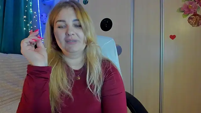 CoraSwon online show from March 15, 6:04 pm