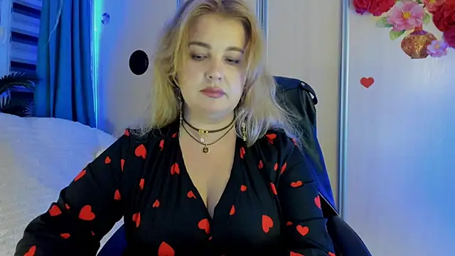 CoraSwon online show from November 15, 4:11 pm