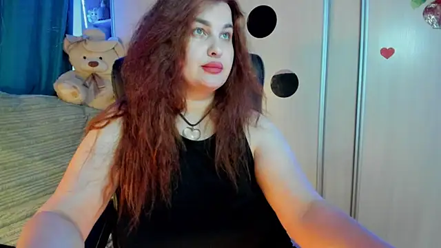 CoraSwon online show from June 12, 2:59 pm