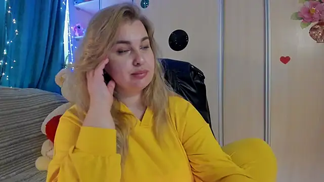 CoraSwon online show from March 10, 2:32 pm