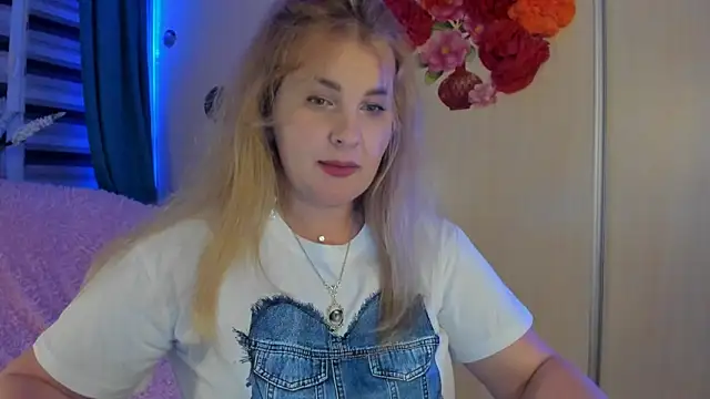 CoraSwon online show from September 28, 4:47 pm