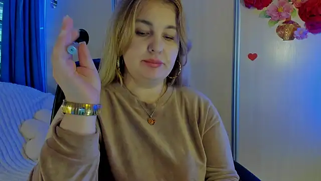 CoraSwon online show from November 25, 6:14 am