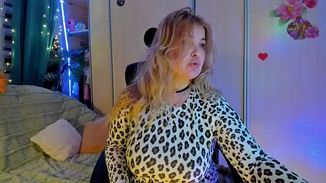 CoraSwon online show from February 22, 5:03 pm