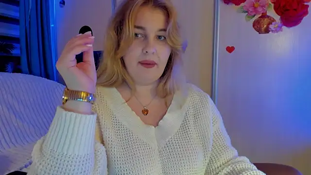 CoraSwon online show from November 21, 6:07 pm