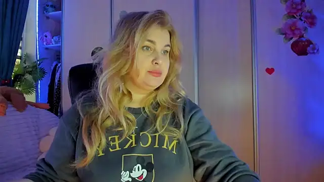 CoraSwon online show from February 9, 7:06 am