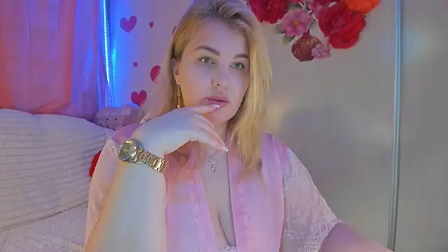 CoraSwon online show from March 5, 9:59 pm