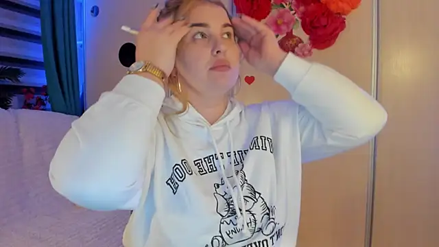 CoraSwon online show from October 29, 11:36 pm