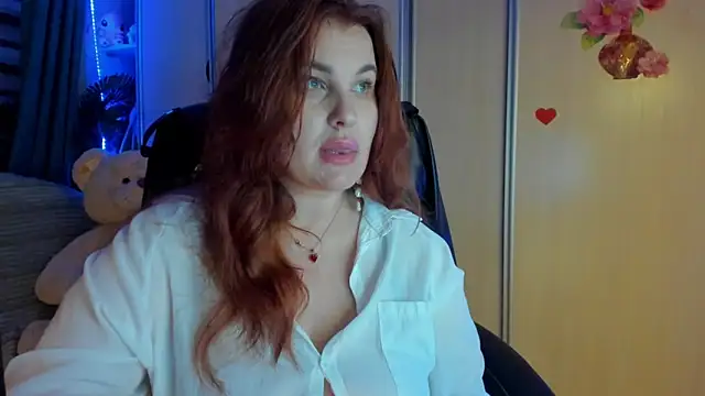 CoraSwon online show from April 18, 8:31 pm