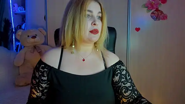 CoraSwon online show from April 9, 5:19 pm