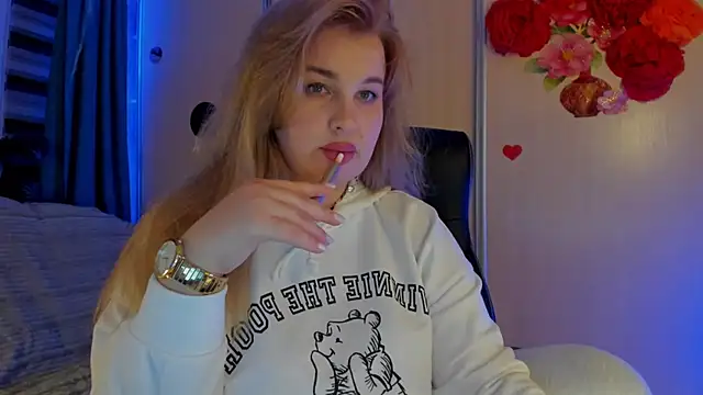 CoraSwon online show from November 12, 4:55 pm