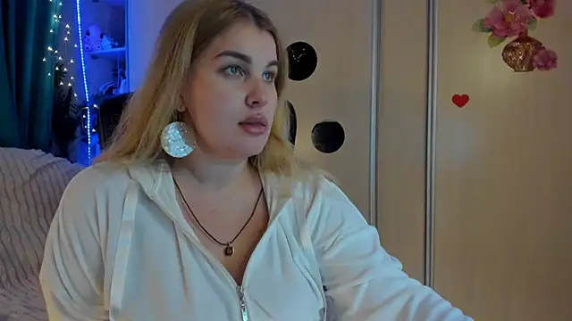 CoraSwon online show from March 16, 6:10 pm