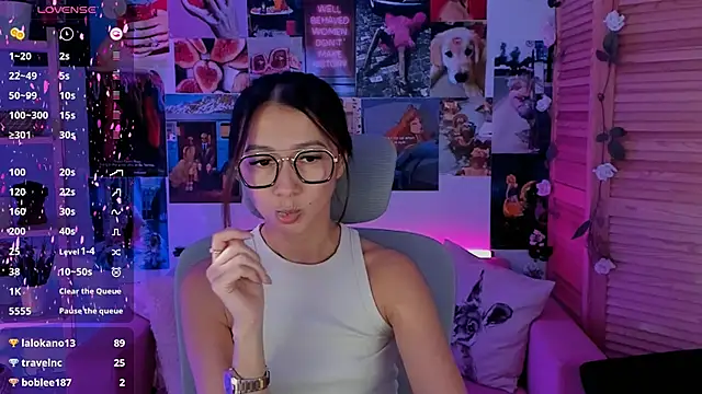 Snapshot of LanaBaker chatting on March 10, 5:54 am LanaBaker online show from March 10, 5:54 am