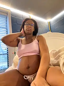 Snapshot of KLoveeee chatting on November 29, 9:48 pm KLoveeee online show from November 29, 9:48 pm