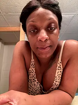 Snapshot of KLoveeee chatting on November 23, 7:07 am KLoveeee online show from November 23, 7:07 am