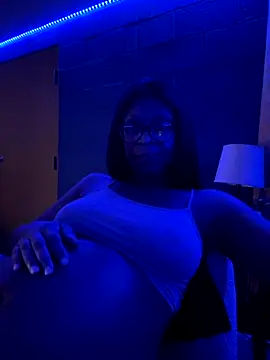 Snapshot of KLoveeee chatting on November 27, 1:39 am KLoveeee online show from November 27, 1:39 am