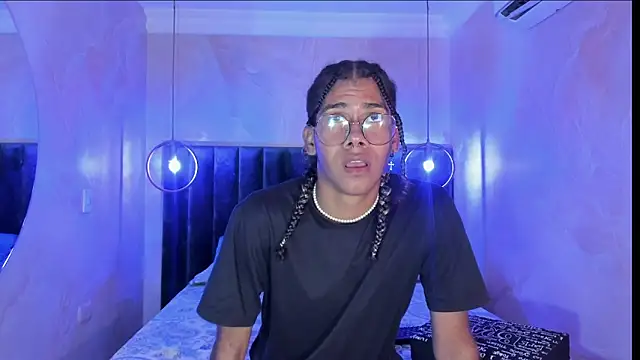 Maxim-Walker online show from November 4, 3:10 am