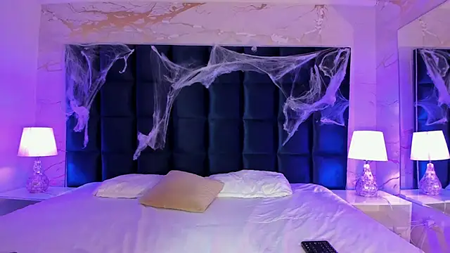 Maxim-Walker online show from October 30, 3:16 am