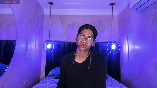 Maxim-Walker online show from November 18, 3:21 am