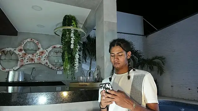 Maxim-Walker online show from November 7, 3:22 am