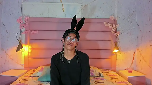 Maxim-Walker online show from October 28, 3:07 am