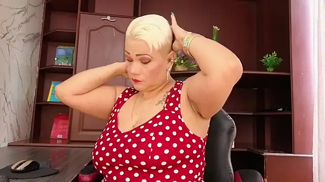 GianellaCox  online show from December 4, 3:00 pm