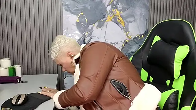 Snapshot of GianellaCox_ chatting on February 19, 12:35 pm GianellaCox online show from February 19, 12:35 pm