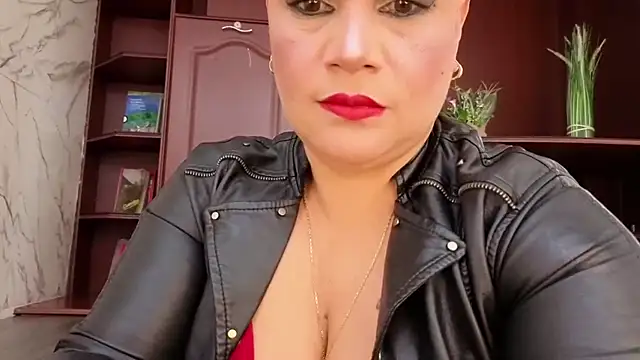 GianellaCox  online show from November 18, 1:14 pm