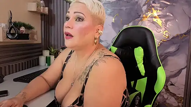 GianellaCox  online show from August 1, 12:03 pm
