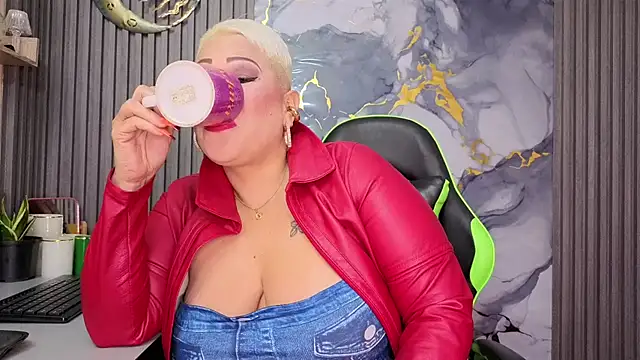 GianellaCox  online show from March 28, 10:16 am