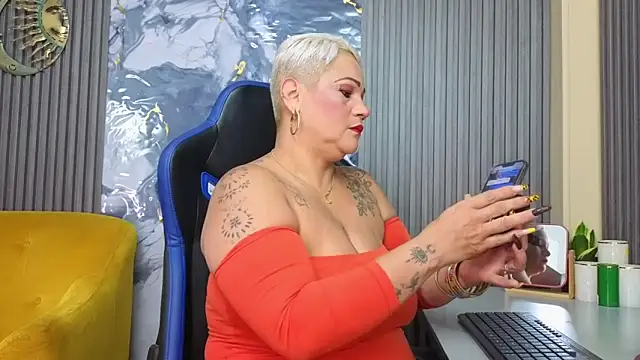 Snapshot of GianellaCox_ chatting on February 12, 12:38 pm GianellaCox online show from February 12, 12:38 pm