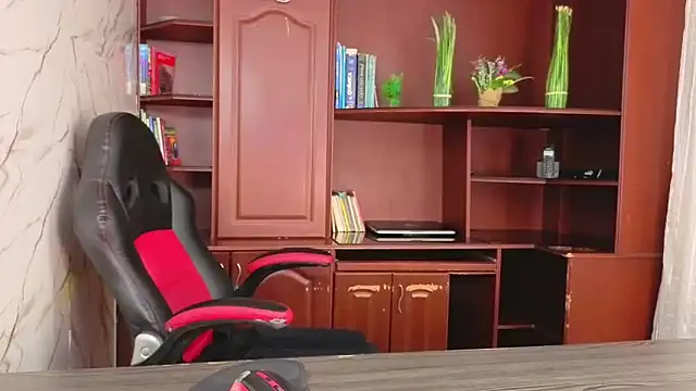 GianellaCox  online show from September 9, 1:09 pm