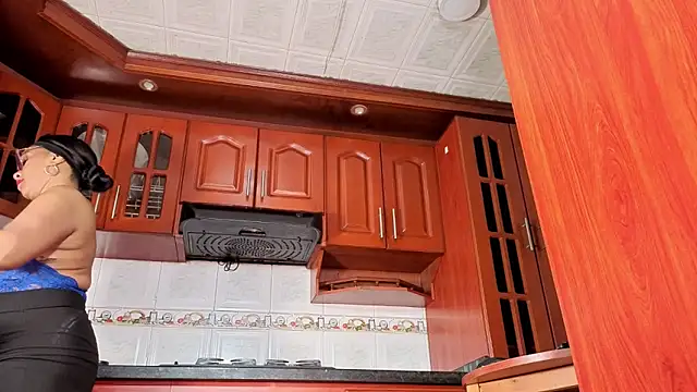 AmberNix online show from March 7, 1:16 pm