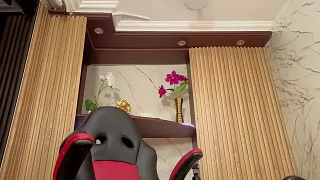 AmberNix online show from March 25, 2:27 pm