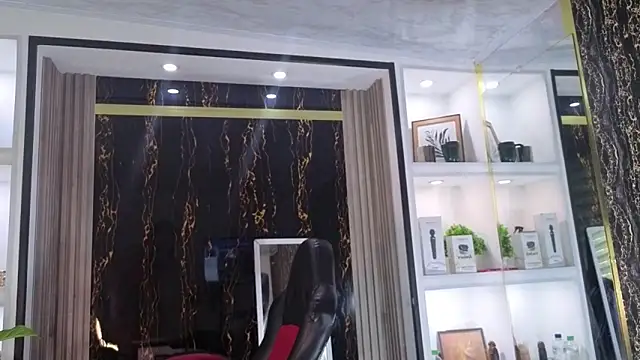 Snapshot of AmberNix chatting on October 24, 2:16 pm AmberNix online show from October 24, 2:16 pm